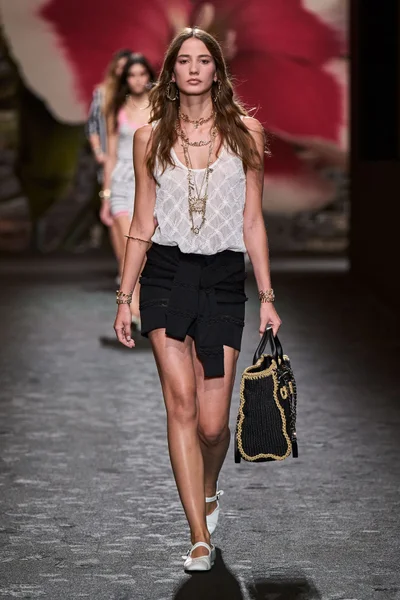 Look 37
